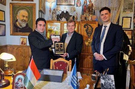 سفیر مجارستان از موزه جنگ جهانی دوم ونگارد لاهیجان بازدید کرد